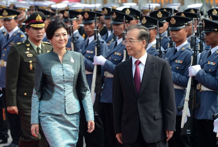 Yingluck Shinawatra đón Thủ tướng Trung Quốc Ôn Gia Bảo sang thăm Thái Lan